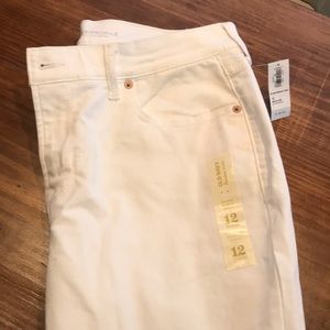 White denim pants